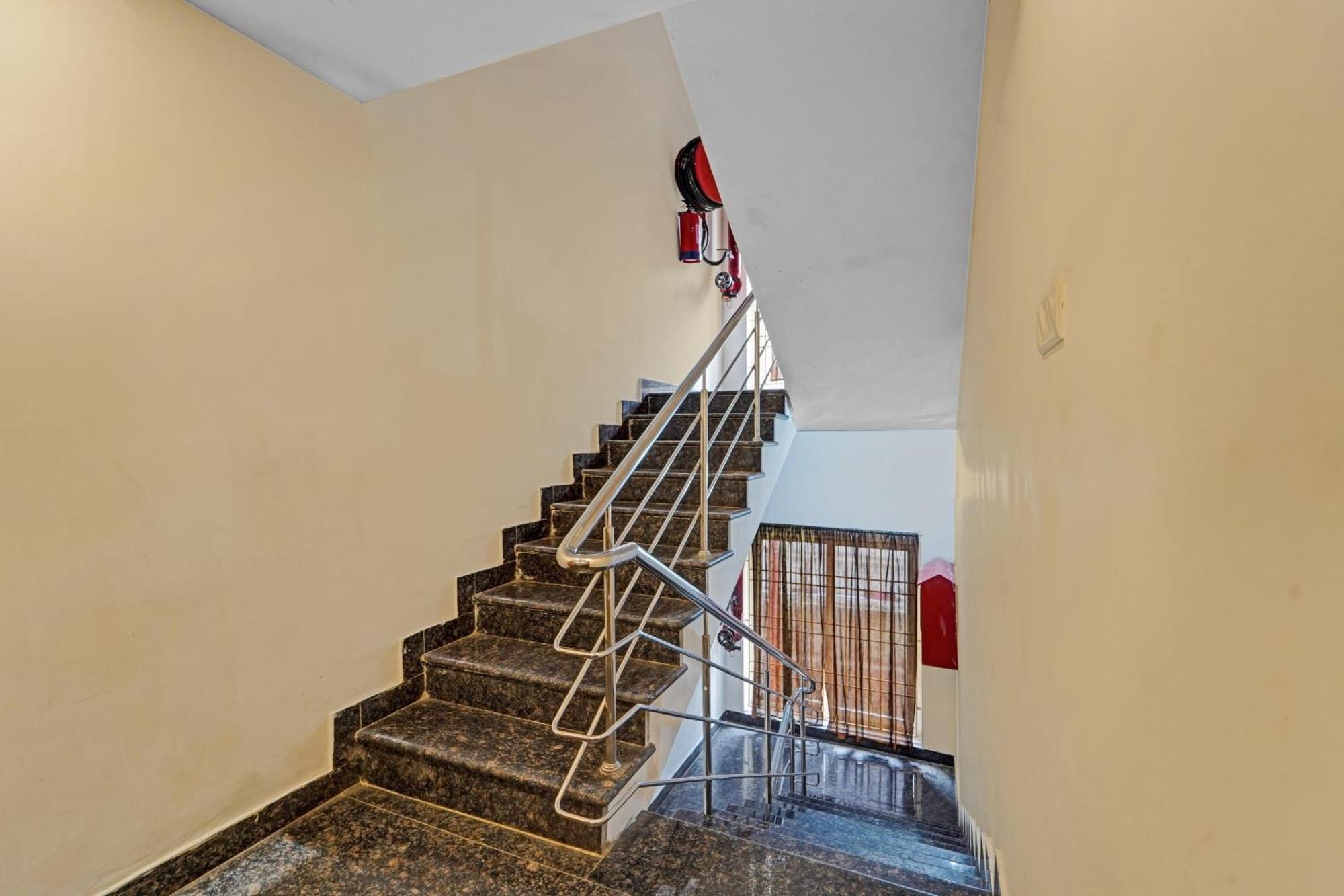 Hotel O J2 Service Apartment เชนไน ภายนอก รูปภาพ